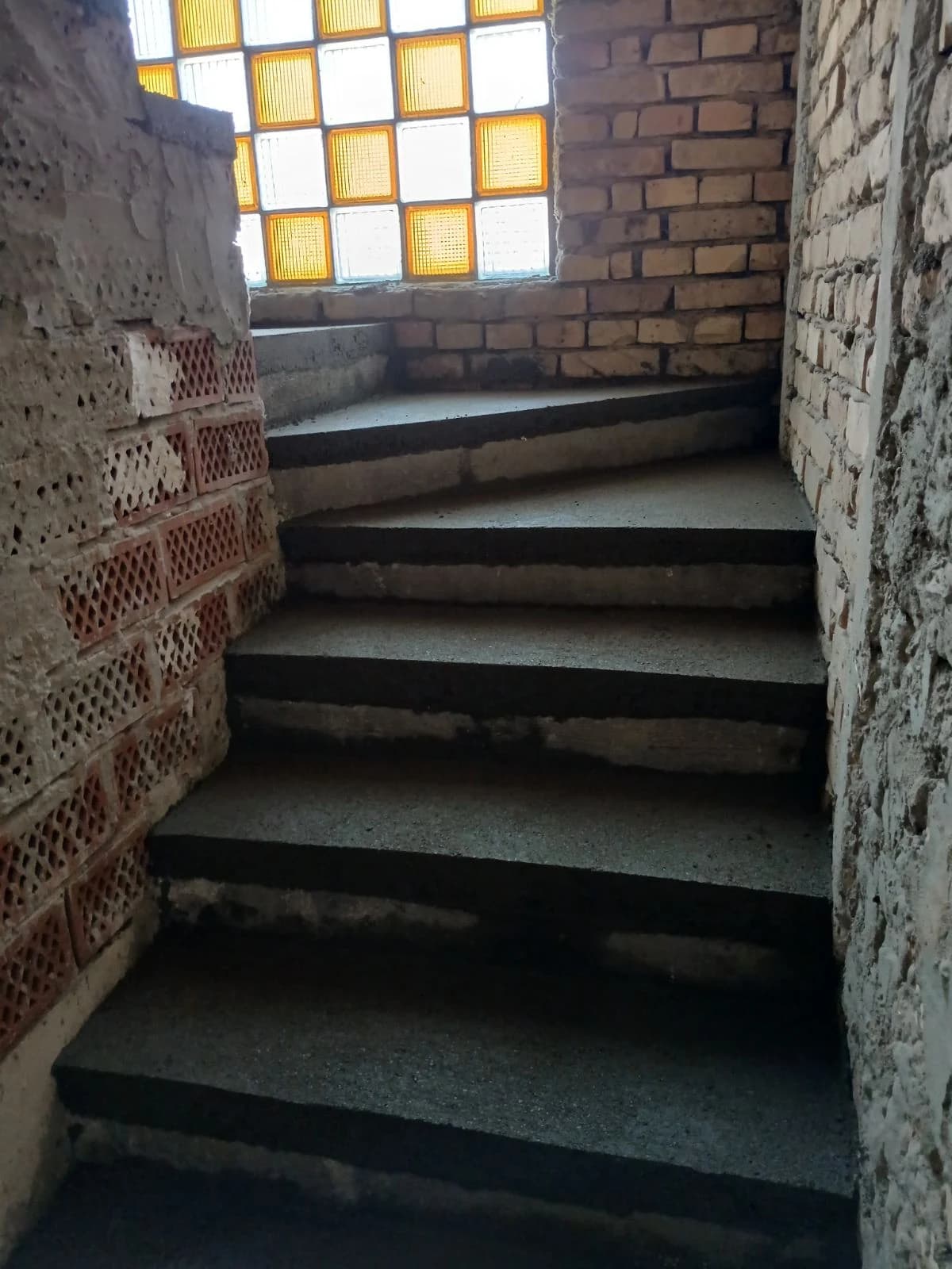 Košuljica na stepenicama - stambena zgrada - mašinska košuljica Novi Sad