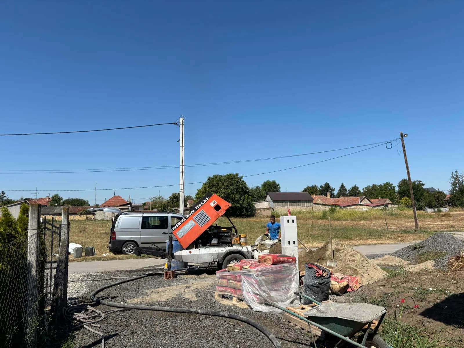 Mašina za estrih na gradilištu - mašinska košuljica Novi Sad